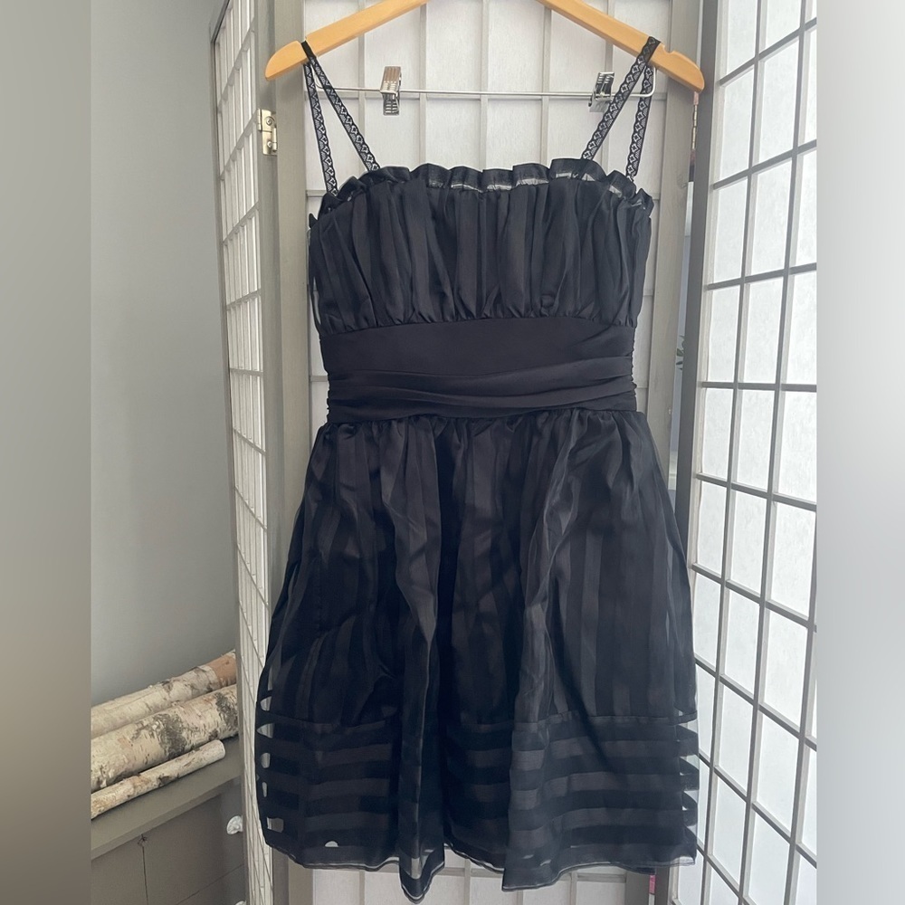 Strapless Sweetheart Black Striped Formal Dress - size 6